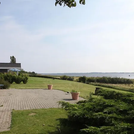 Nyaraló Three-bedroom Holiday In 2 *